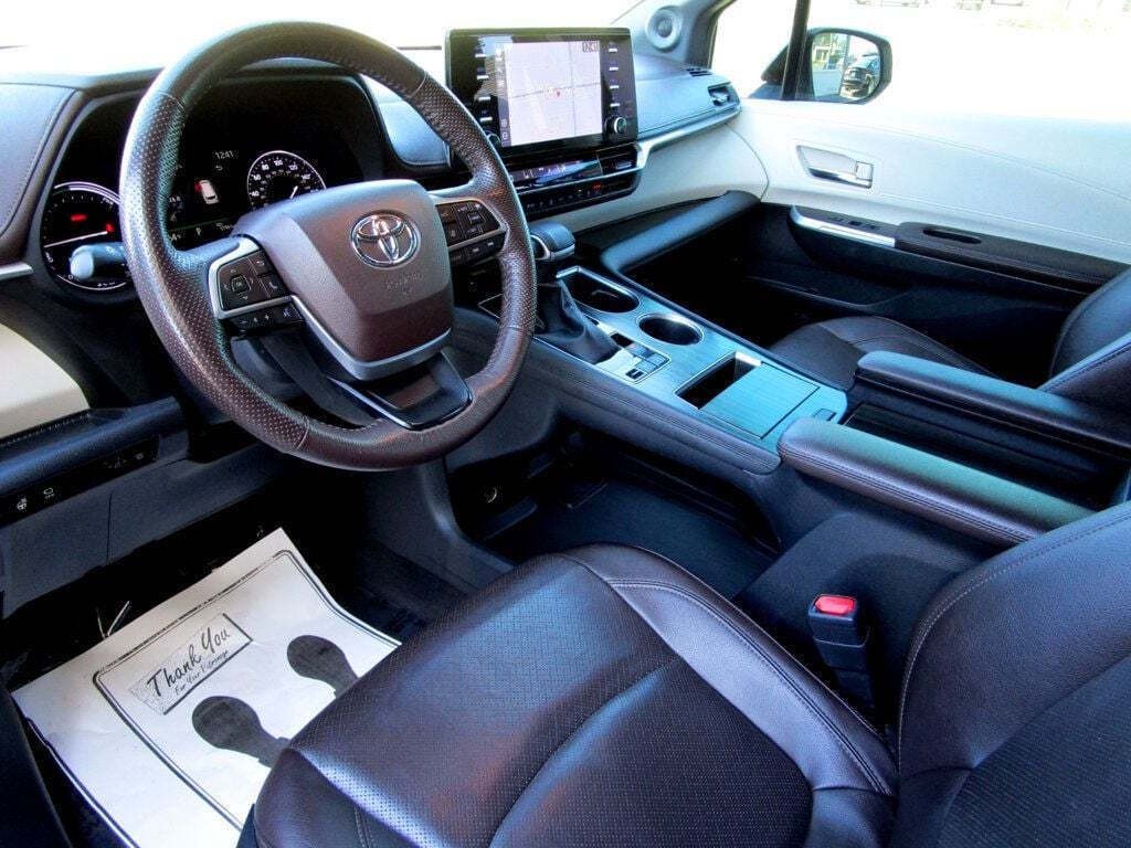 2022 Toyota Sienna Image 13