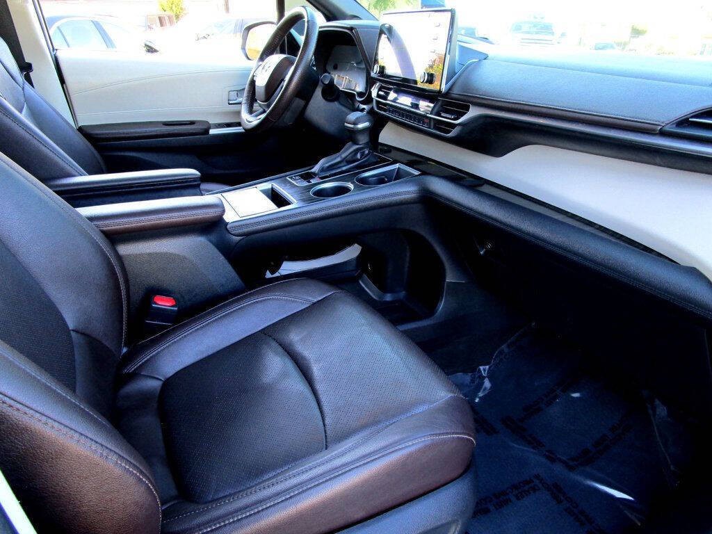 2022 Toyota Sienna Image 16