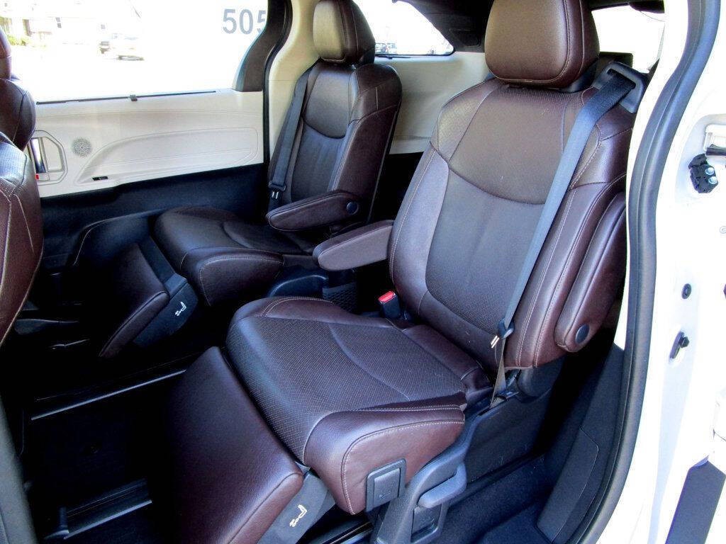 2022 Toyota Sienna Image 18