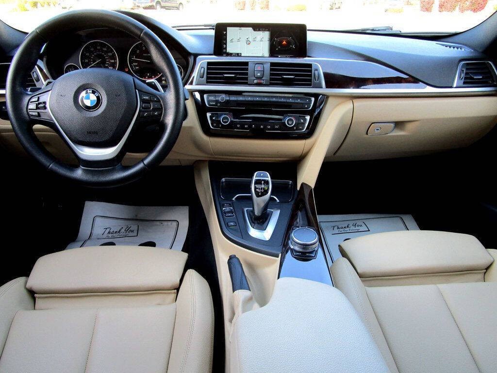 2017 BMW 3 Series Image 2