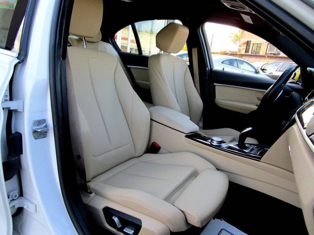 2017 BMW 3 Series Image 15