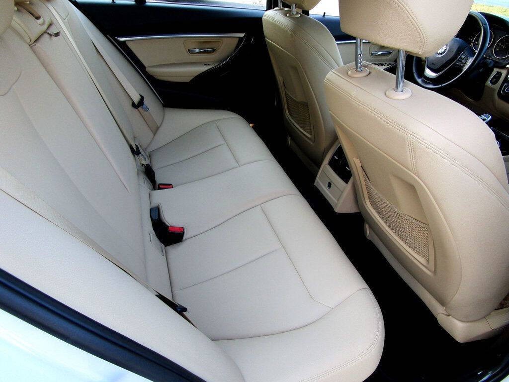 2017 BMW 3 Series Image 18