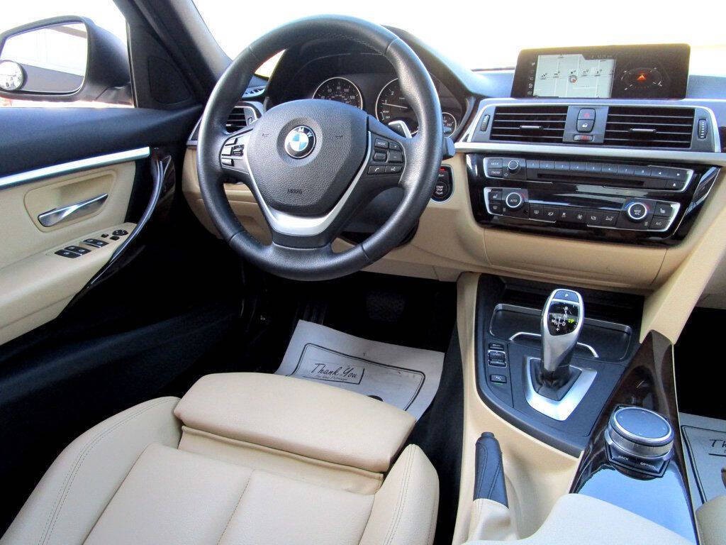 2017 BMW 3 Series Image 19