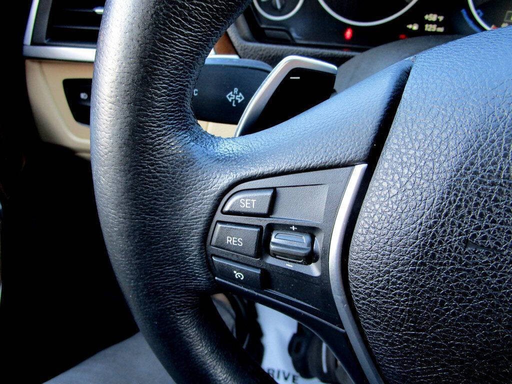 2017 BMW 3 Series Image 21