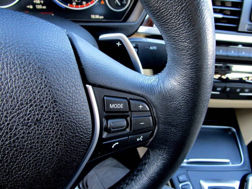 2017 BMW 3 Series Image 22