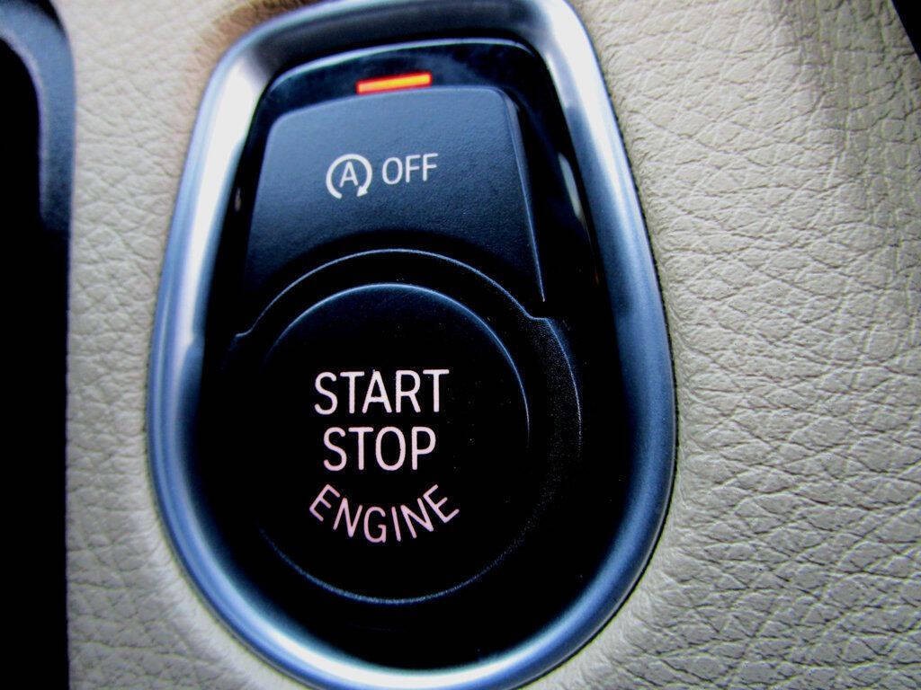 2017 BMW 3 Series Image 27