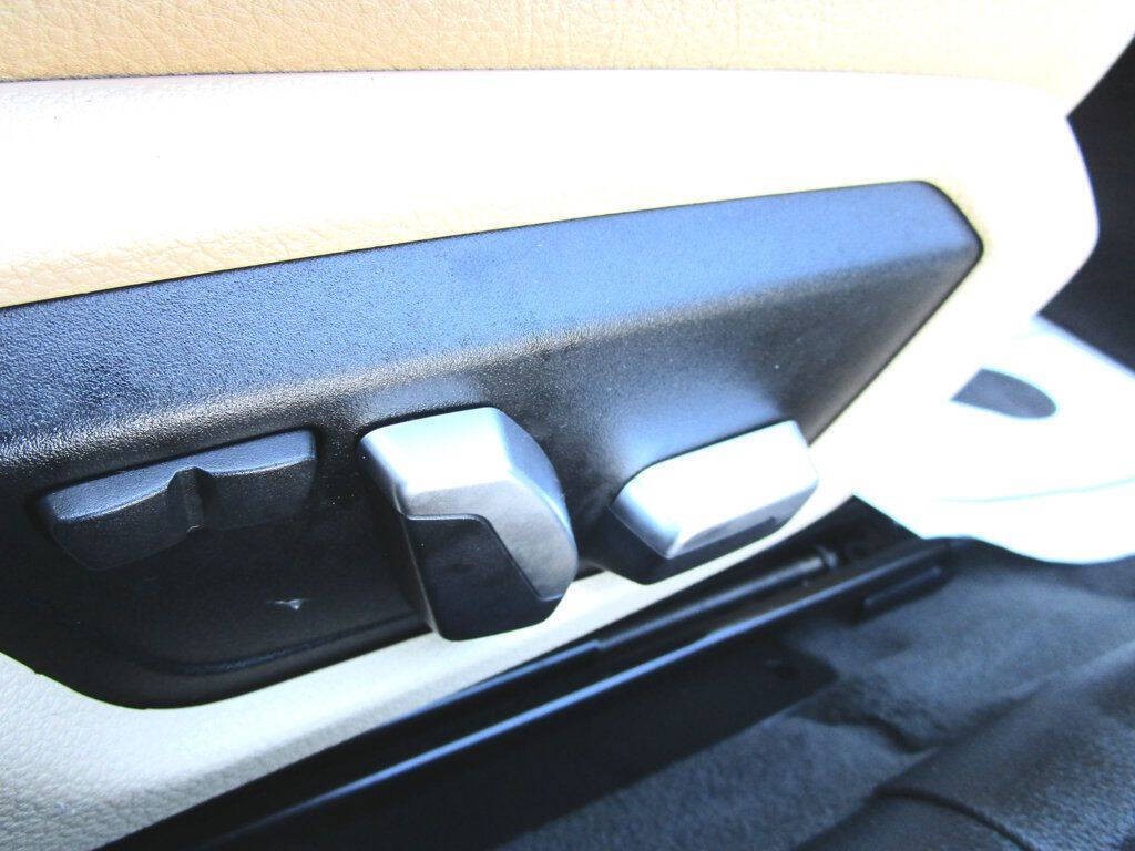 2017 BMW 3 Series Image 30