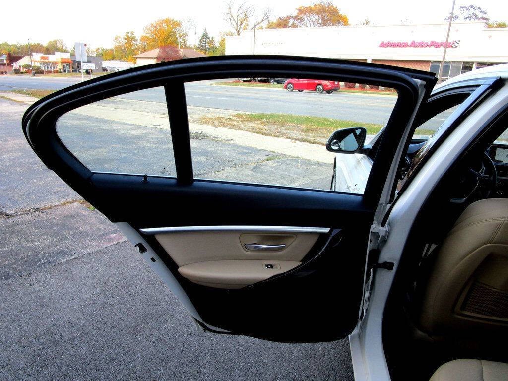 2017 BMW 3 Series Image 34