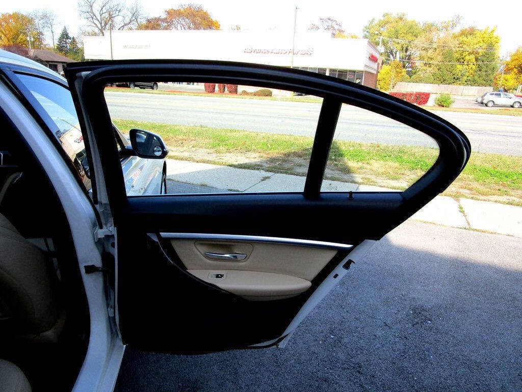 2017 BMW 3 Series Image 35