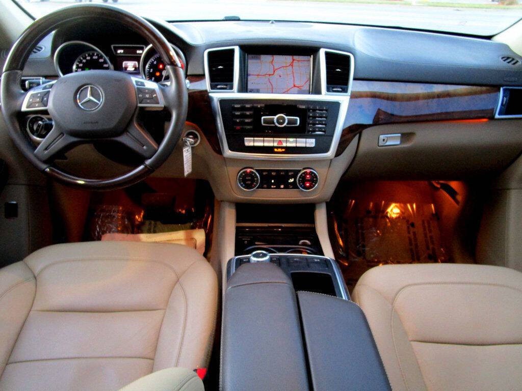 2016 Mercedes-Benz GL-Class Image 2