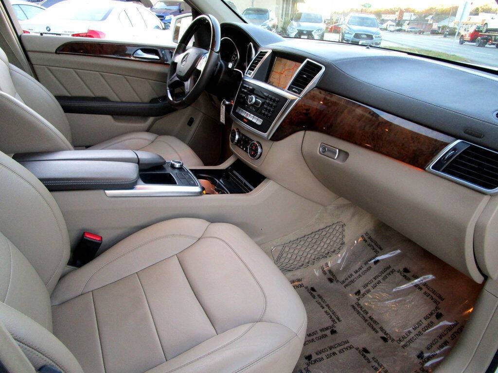 2016 Mercedes-Benz GL-Class Image 14