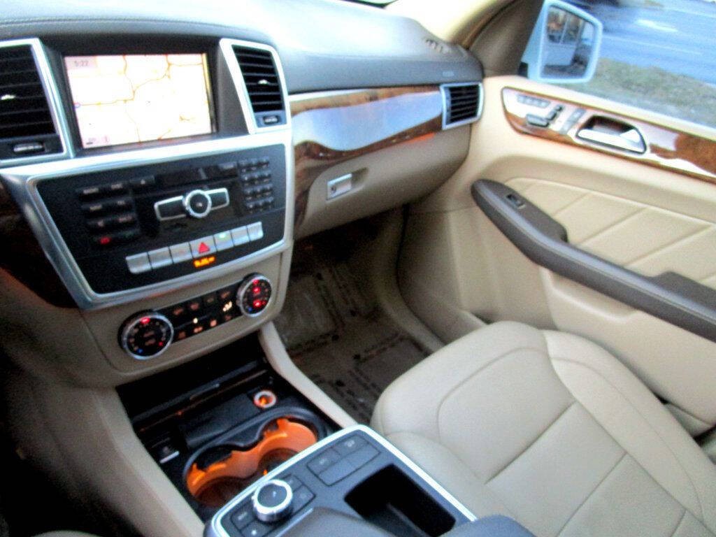 2016 Mercedes-Benz GL-Class Image 25