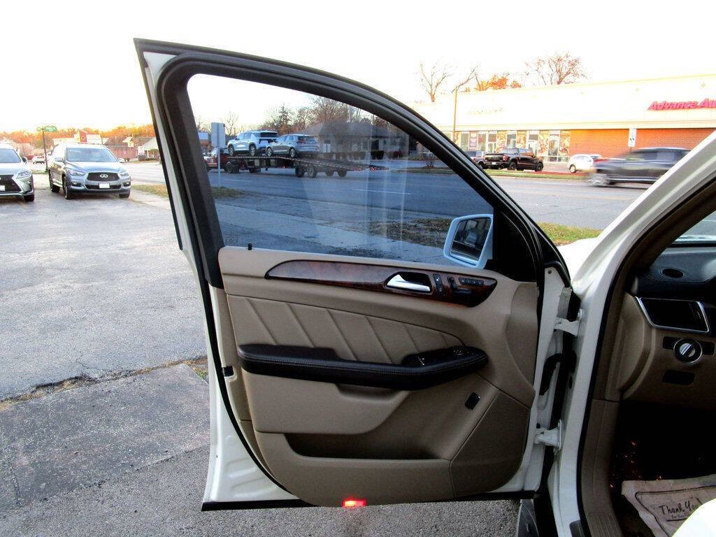 2016 Mercedes-Benz GL-Class Image 27