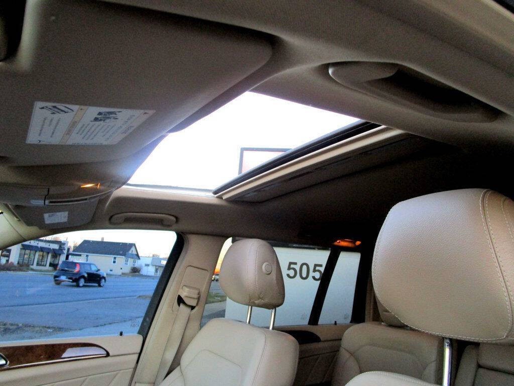 2016 Mercedes-Benz GL-Class Image 28