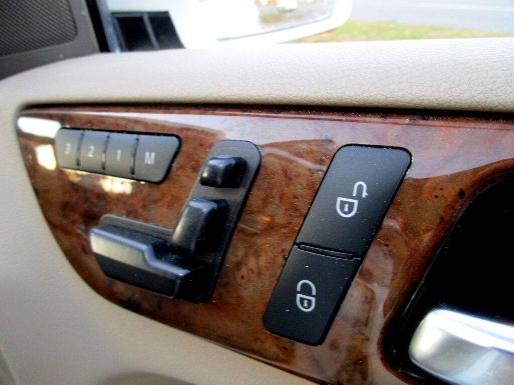 2016 Mercedes-Benz GL-Class Image 30