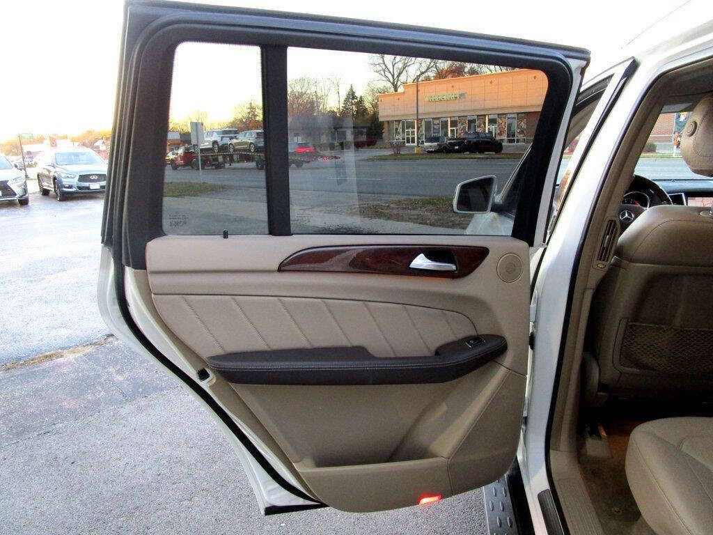 2016 Mercedes-Benz GL-Class Image 34