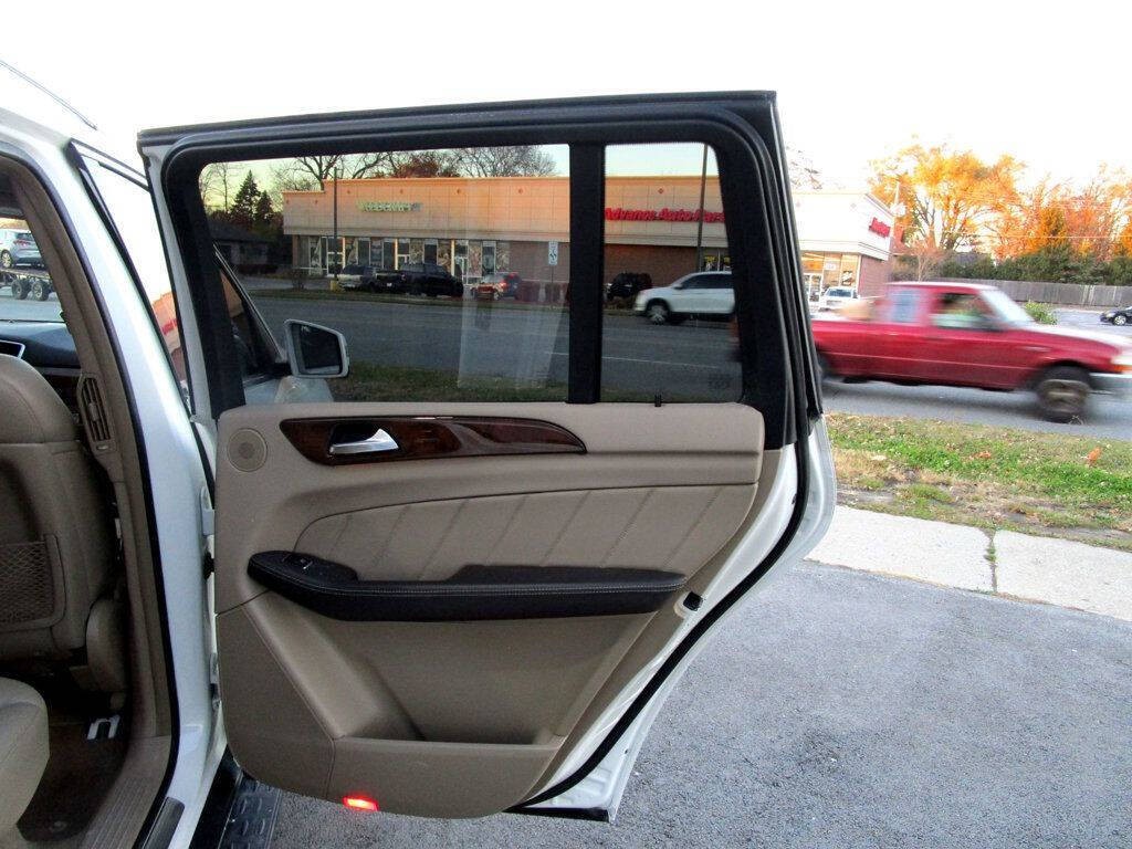 2016 Mercedes-Benz GL-Class Image 35