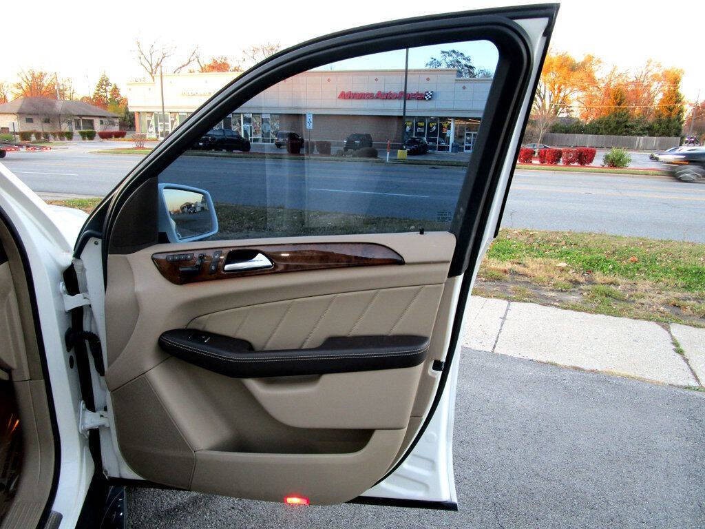 2016 Mercedes-Benz GL-Class Image 36