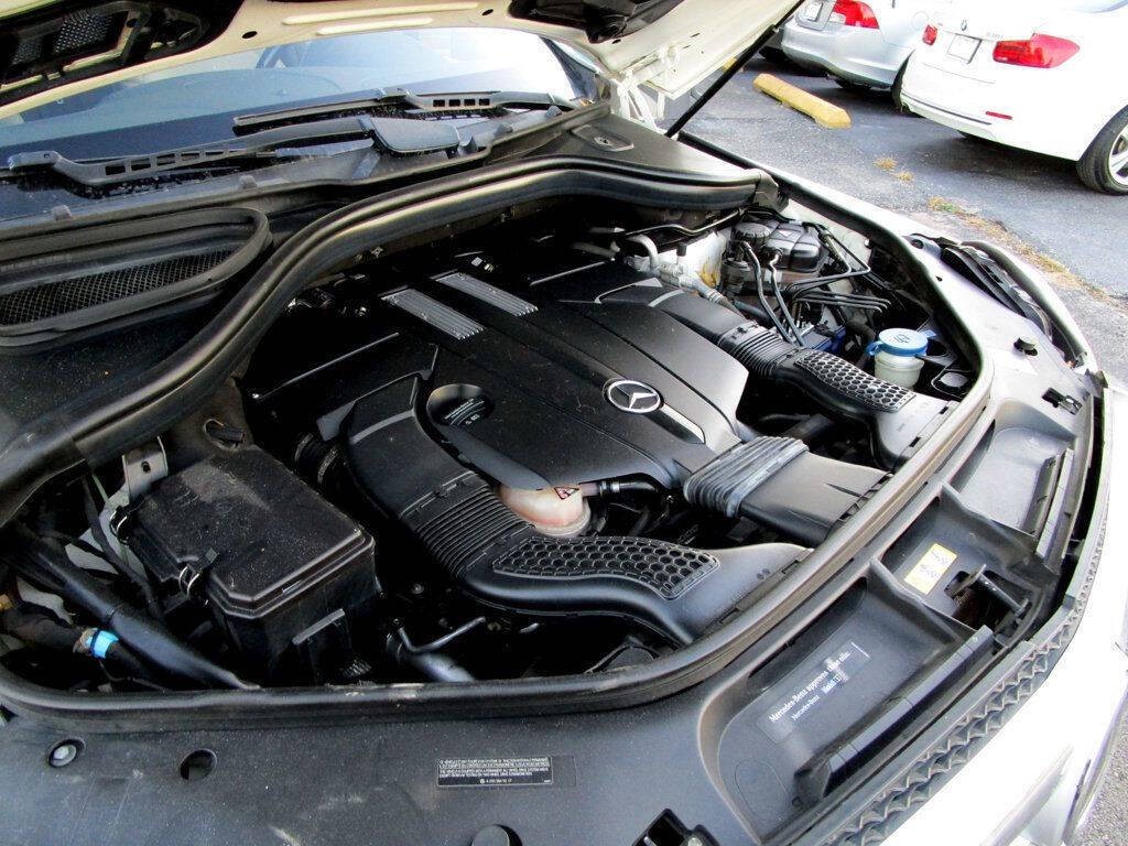 2016 Mercedes-Benz GL-Class Image 37