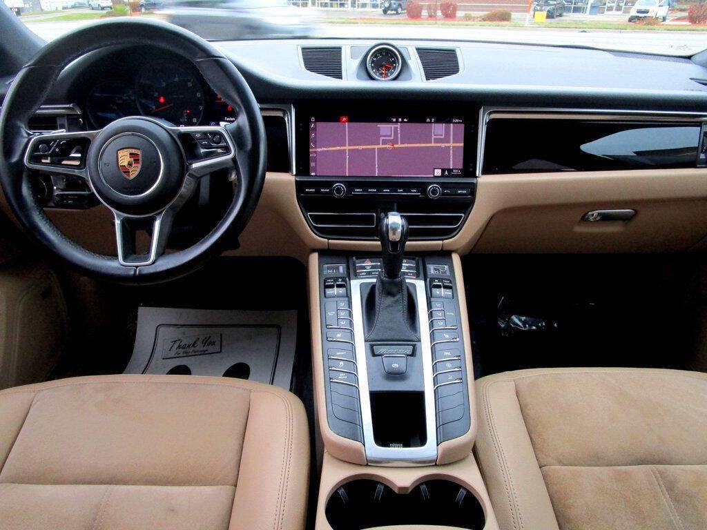 2020 Porsche Macan Image 2