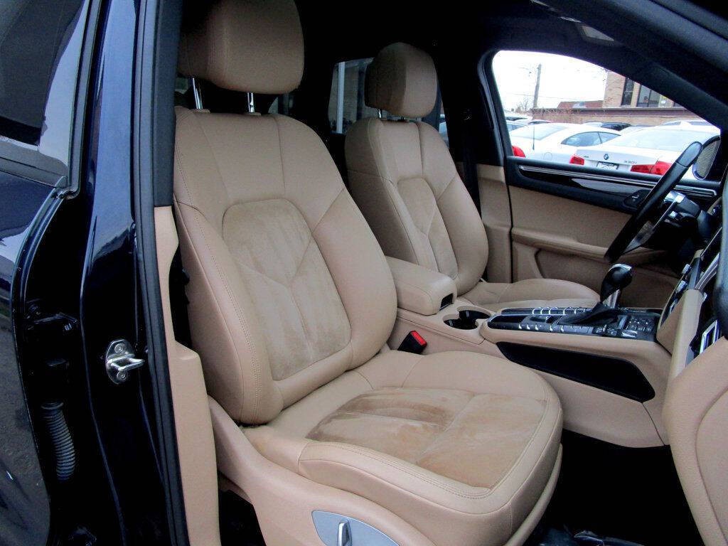 2020 Porsche Macan Image 16