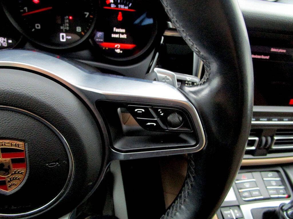 2020 Porsche Macan Image 22