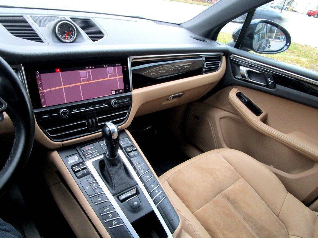 2020 Porsche Macan Image 23