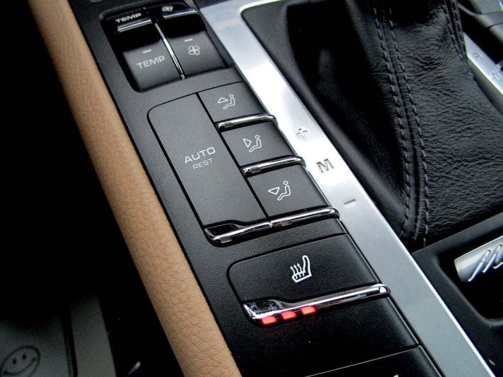 2020 Porsche Macan Image 25