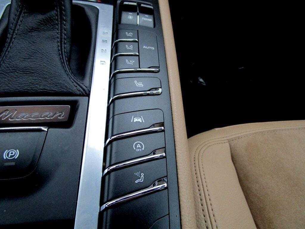 2020 Porsche Macan Image 26