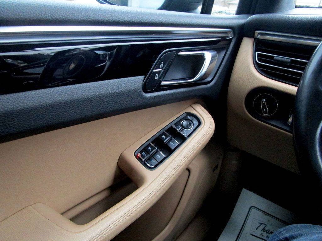 2020 Porsche Macan Image 33