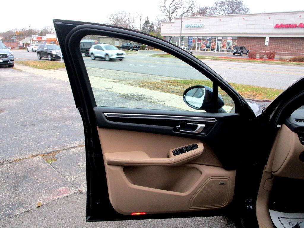 2020 Porsche Macan Image 36