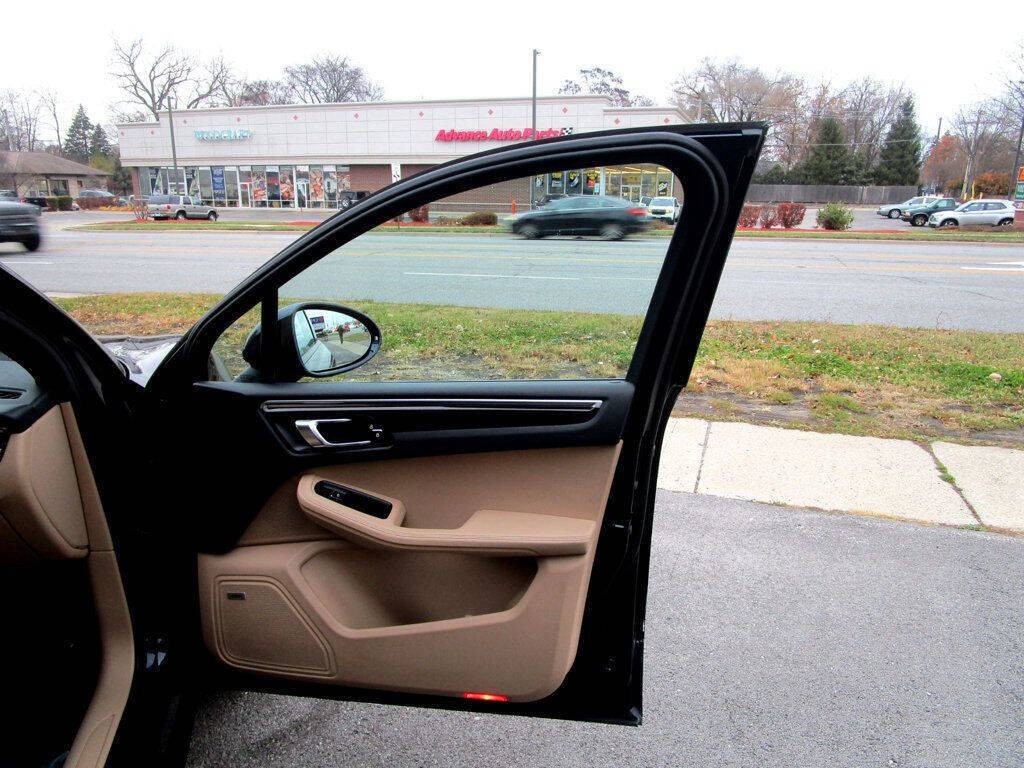 2020 Porsche Macan Image 37