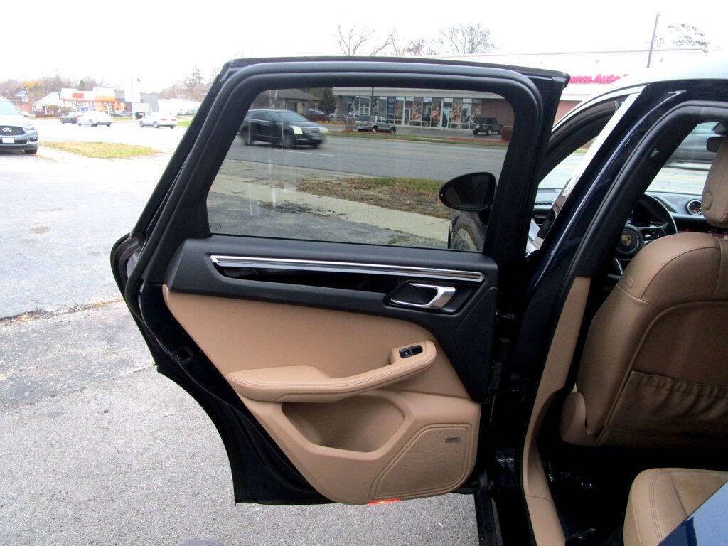 2020 Porsche Macan Image 38