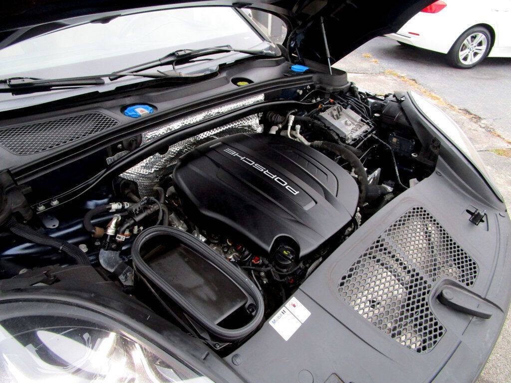 2020 Porsche Macan Image 40