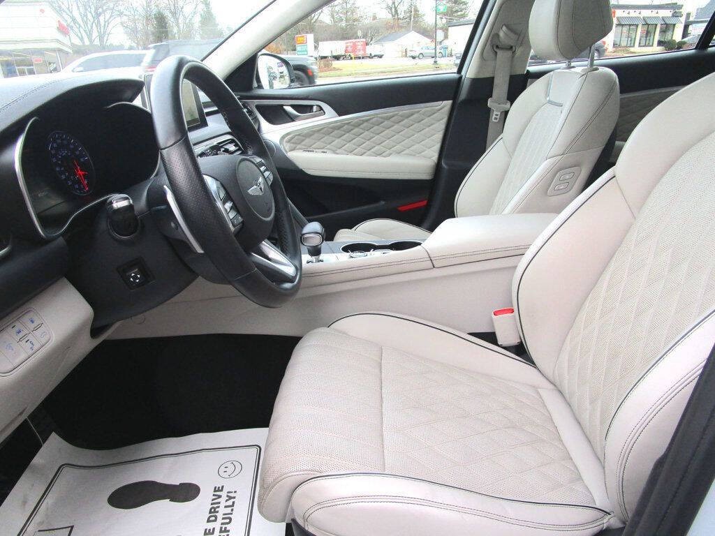 2019 Genesis G70 Image 13