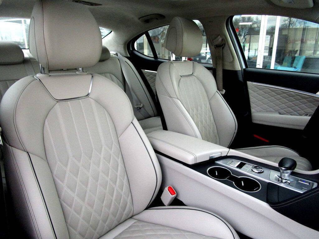 2019 Genesis G70 Image 15