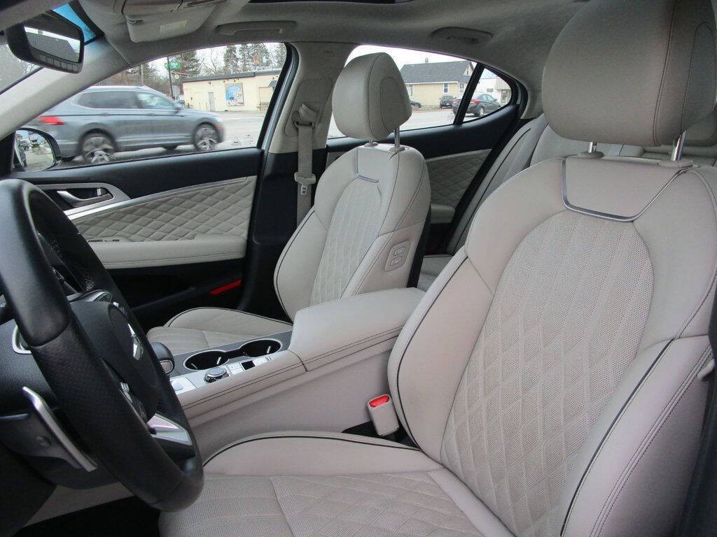 2019 Genesis G70 Image 16
