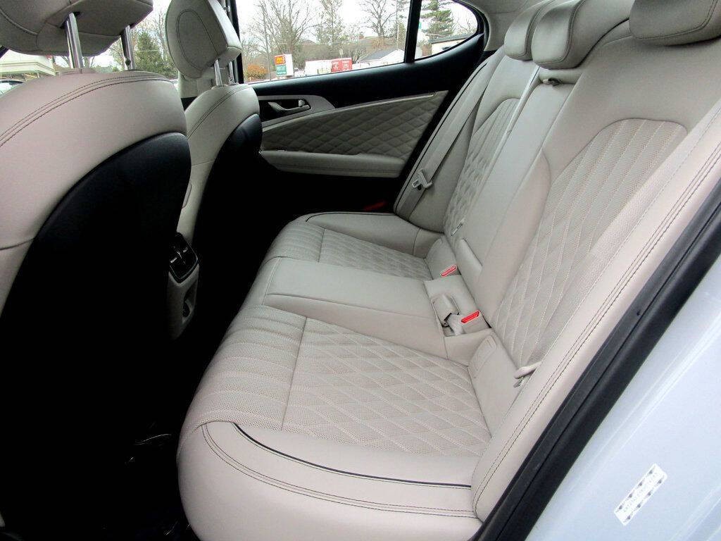 2019 Genesis G70 Image 17