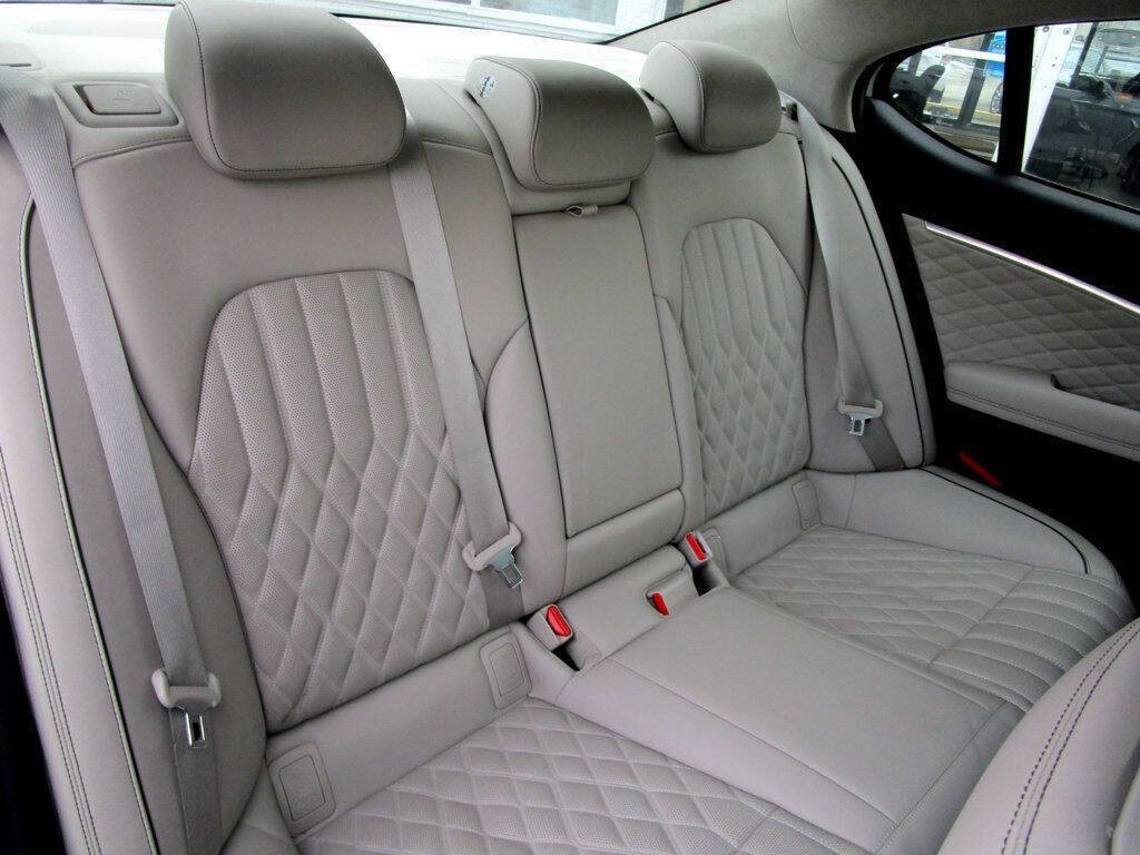 2019 Genesis G70 Image 18