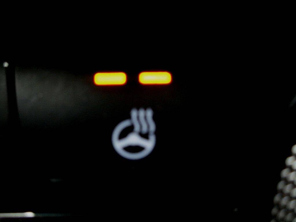 2019 Genesis G70 Image 25