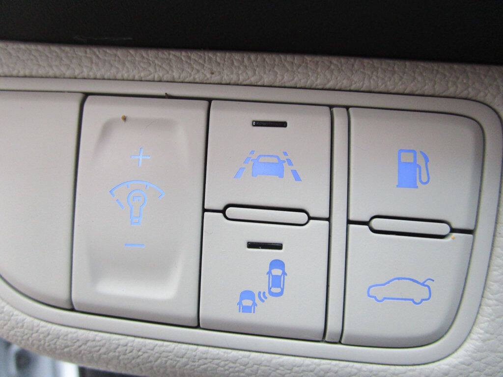 2019 Genesis G70 Image 26