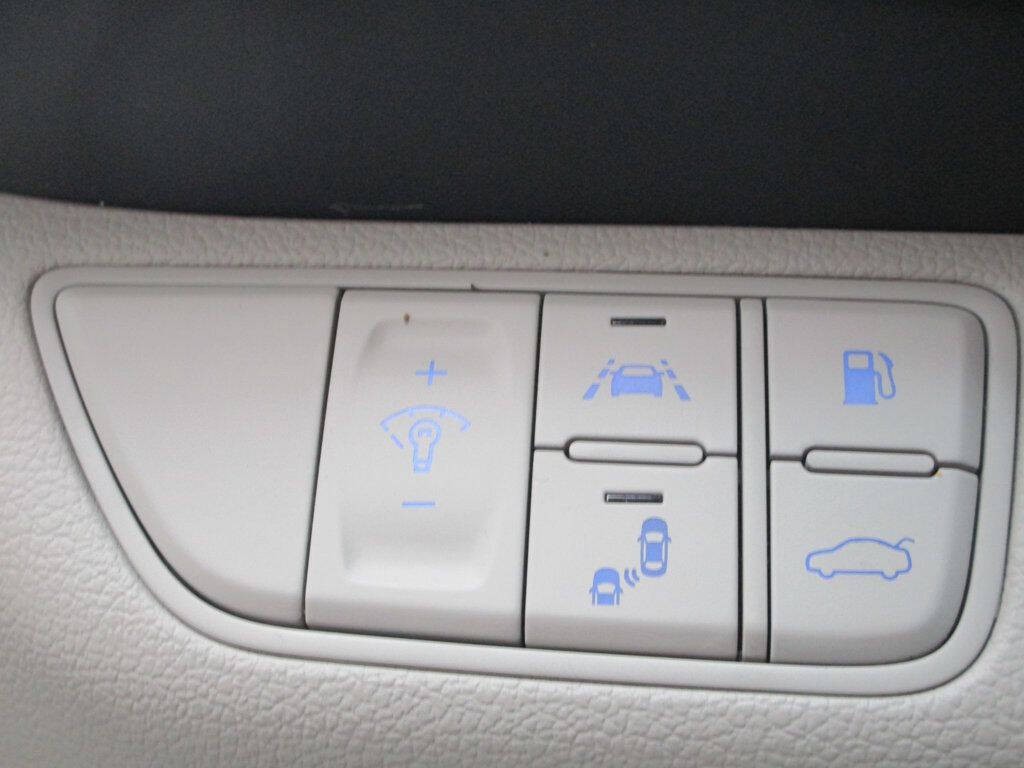 2019 Genesis G70 Image 27