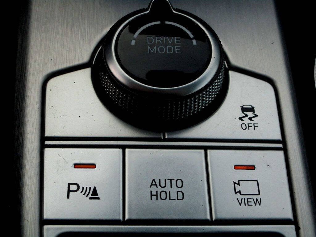 2019 Genesis G70 Image 30