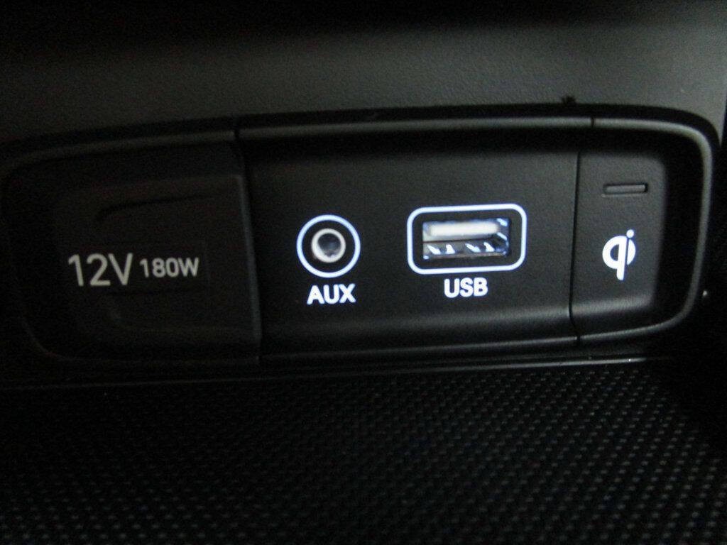 2019 Genesis G70 Image 31