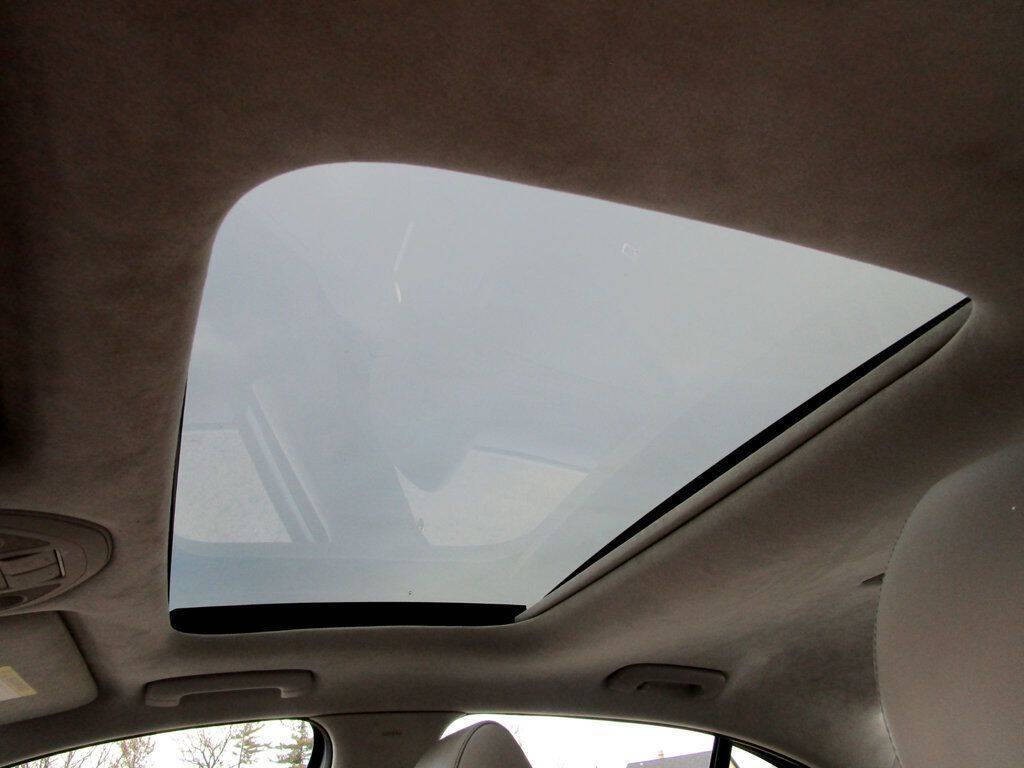 2019 Genesis G70 Image 32