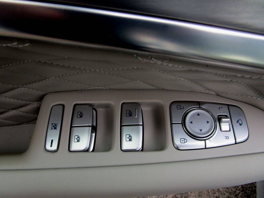 2019 Genesis G70 Image 33