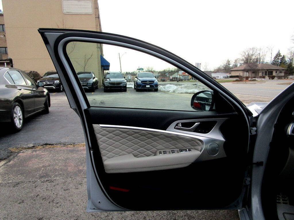 2019 Genesis G70 Image 36