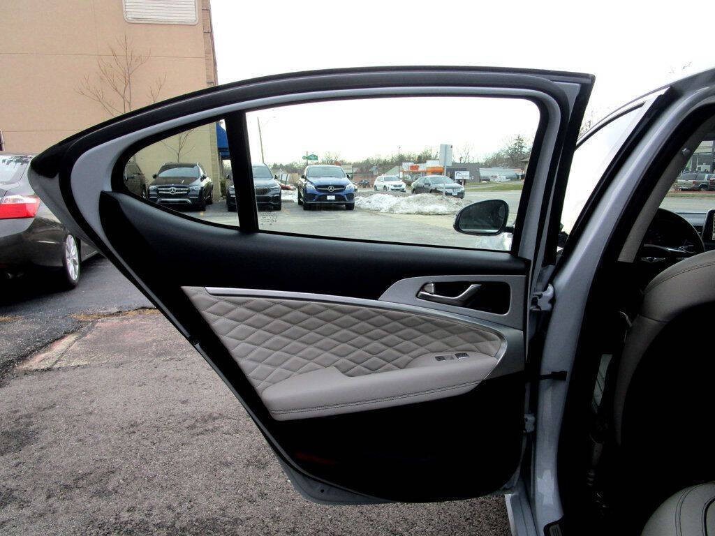 2019 Genesis G70 Image 38