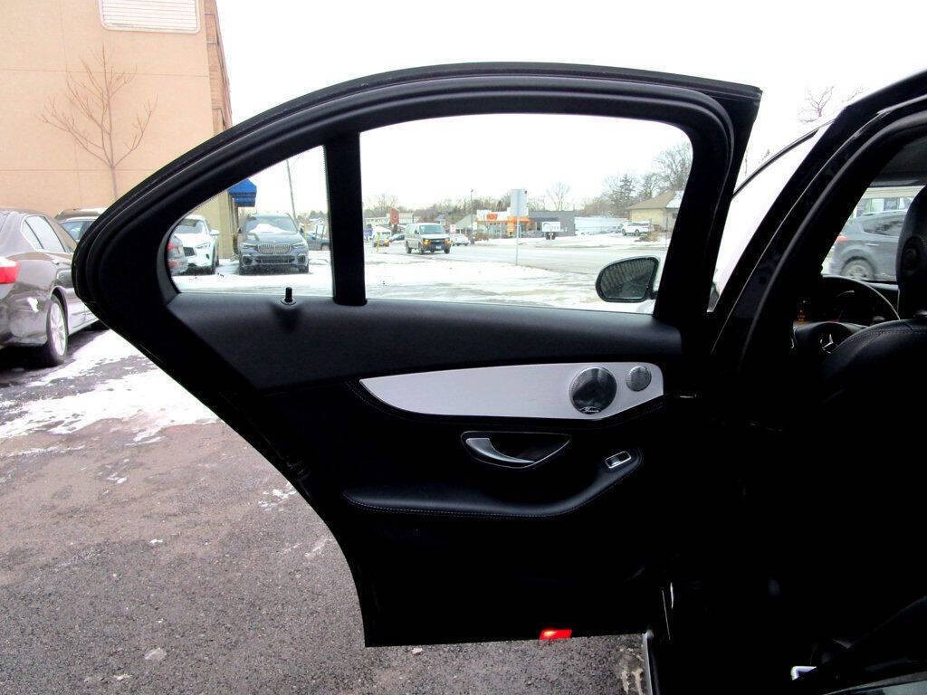 2015 Mercedes-Benz C-Class Image 31