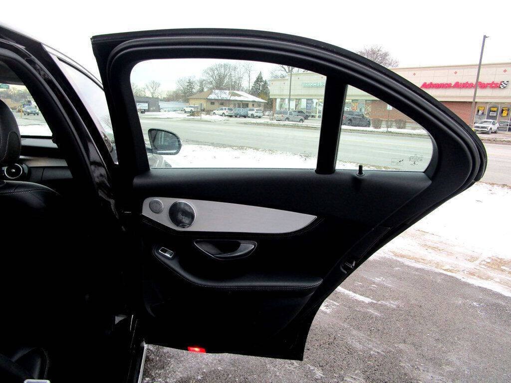 2015 Mercedes-Benz C-Class Image 32